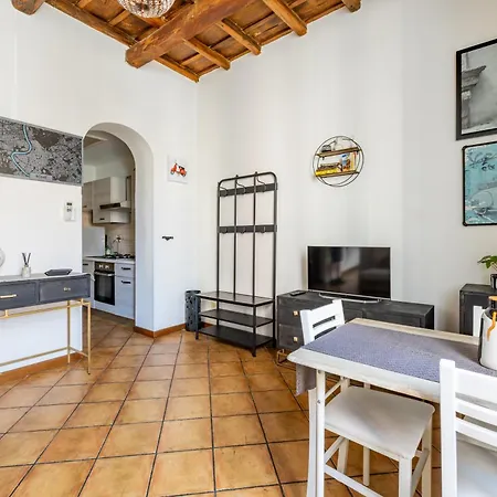 Smart Urban Apartment Rom